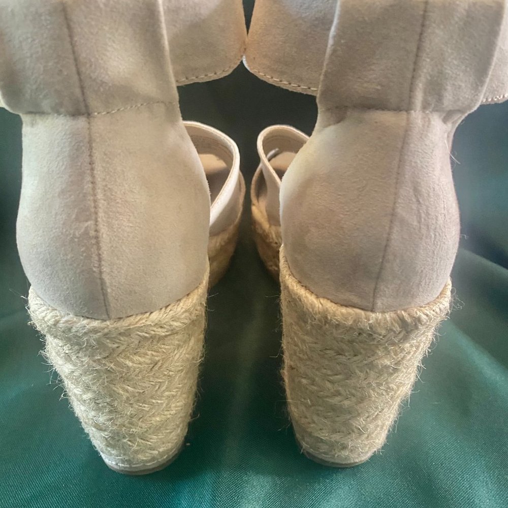 Universal Thread - Picture 2 of 2